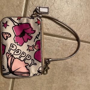 Coach poppy wristlet in great shape